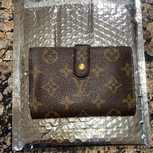 Lv compact wallet